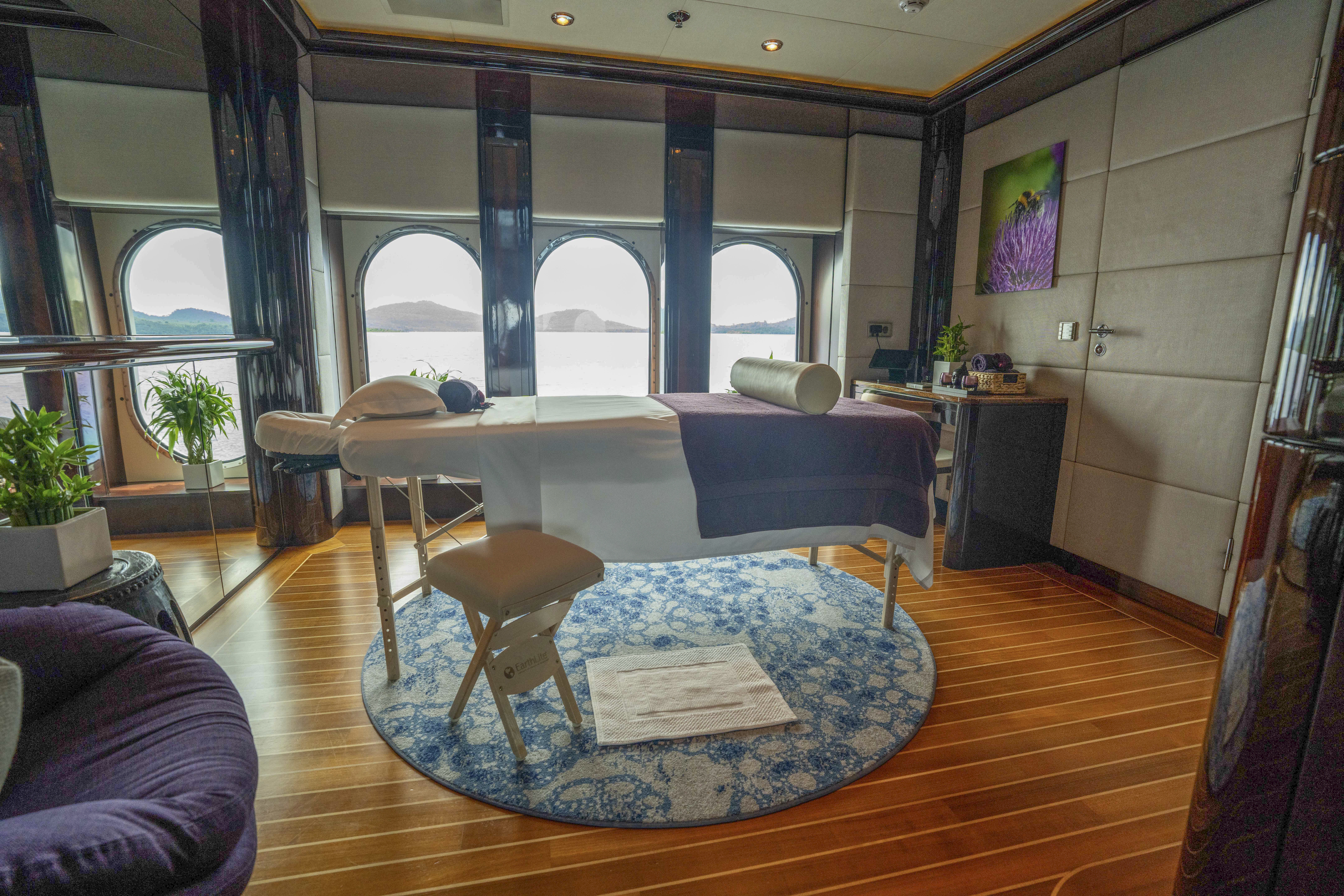 【中古】 Dream on BigSpaceship Dream | Abeking & Rasmussen Motor Yacht for Sale | Y.CO